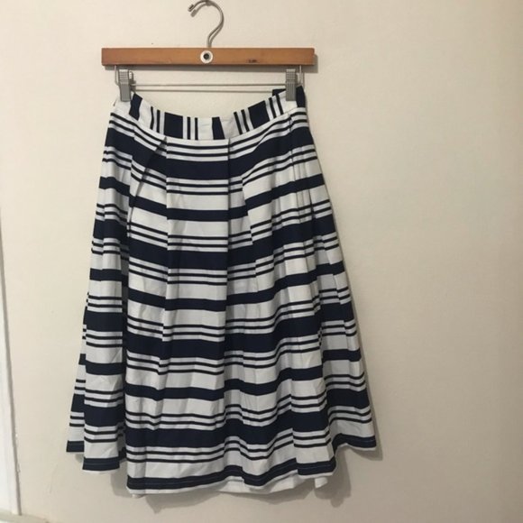 CLOSING SALE Nautical Skater Skirt Forever21 L - Picture 3 of 4
